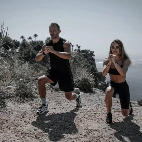 Calistenia ejercicios para novatos entrenando al aíre libre